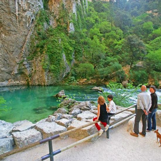 fontaine-vaucluse-printemps-1920x0